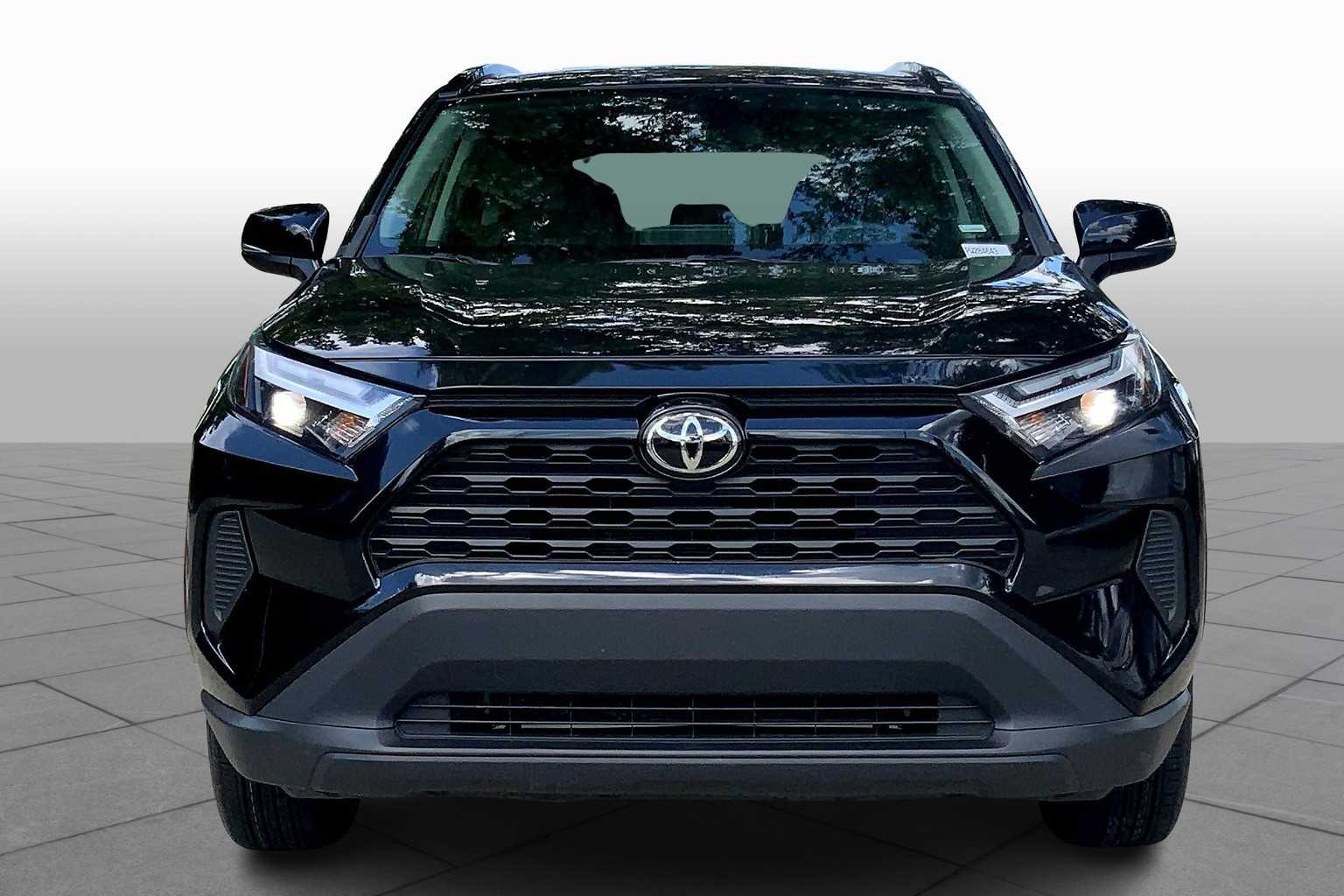 2023 Toyota RAV4 XLE photo 2