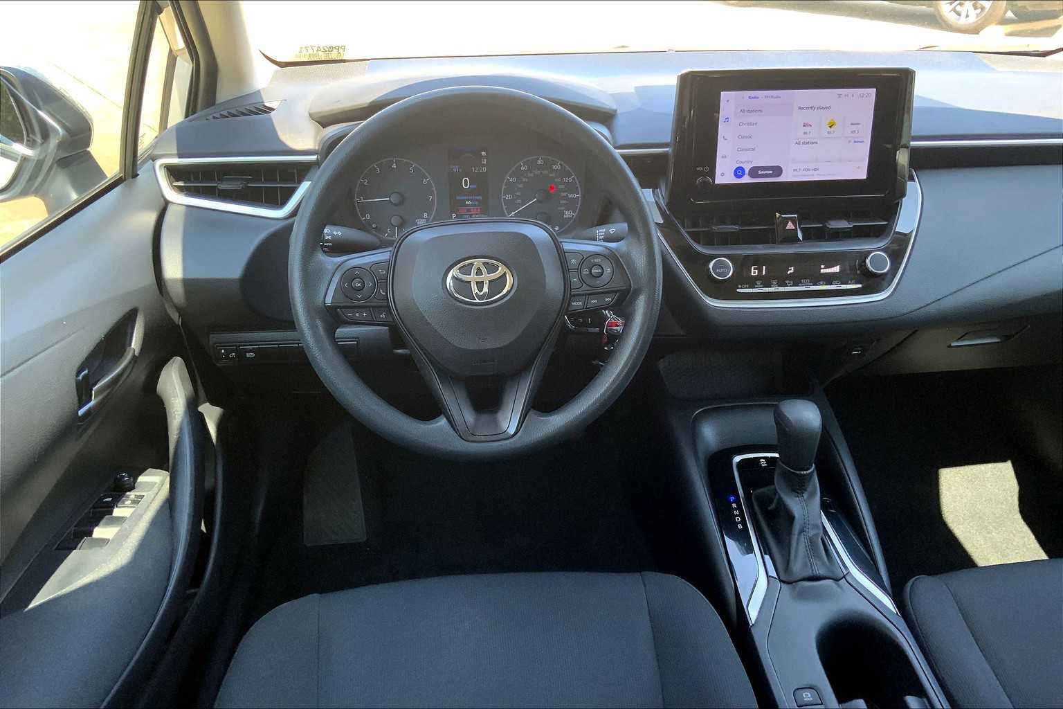 2023 Toyota Corolla LE photo 4