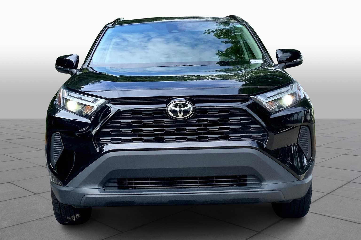 2024 Toyota RAV4 XLE photo 2