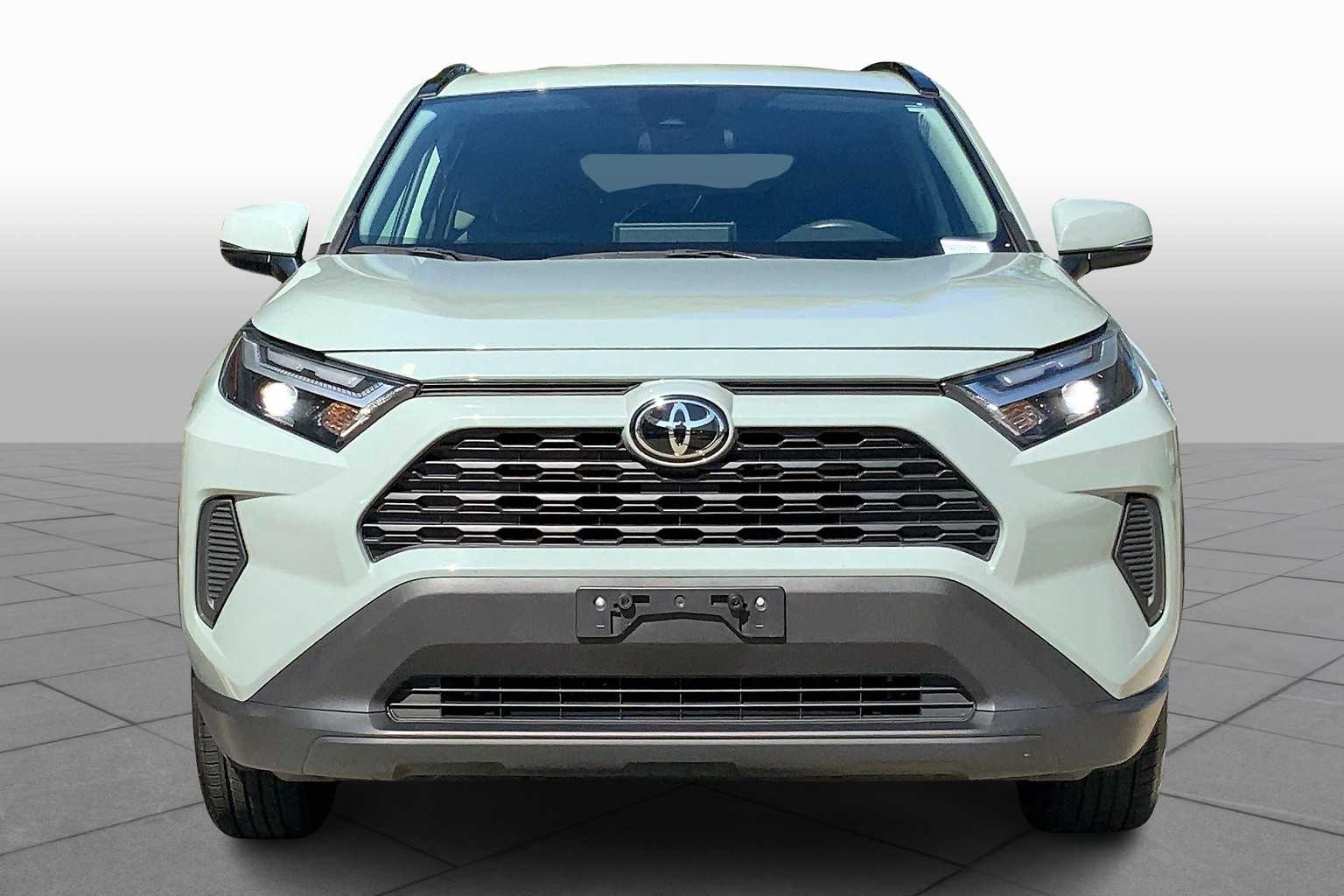 2023 Toyota RAV4 XLE photo 2