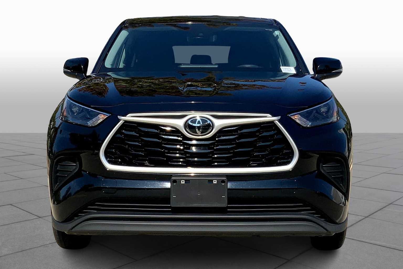 2023 Toyota Highlander L photo 2