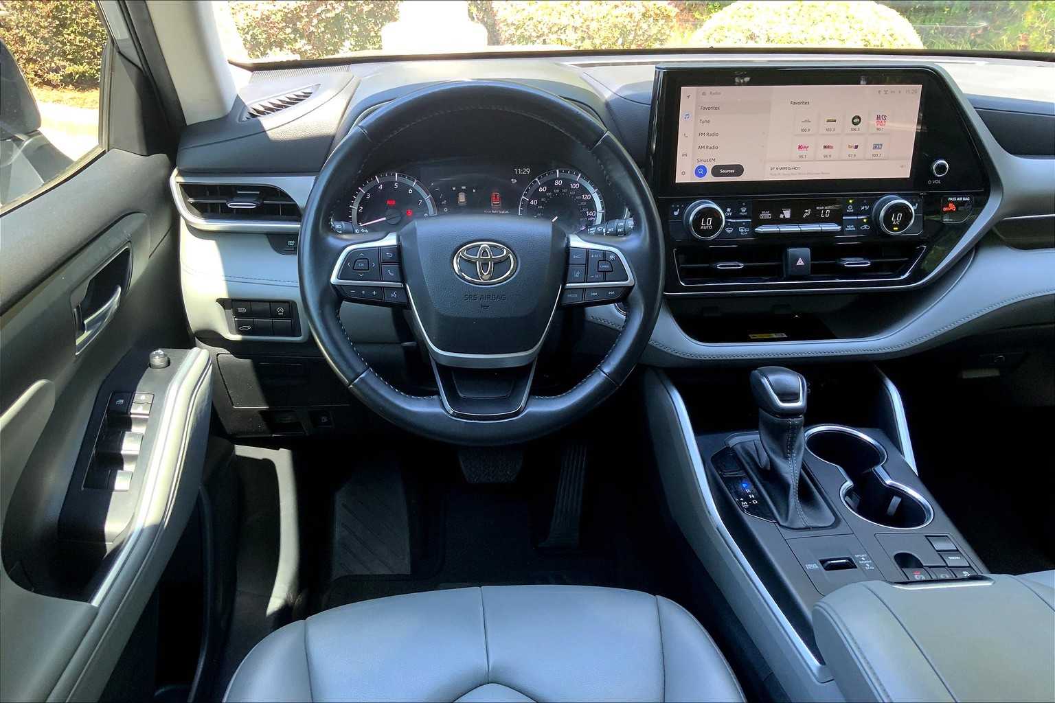 2023 Toyota Highlander XLE photo 4
