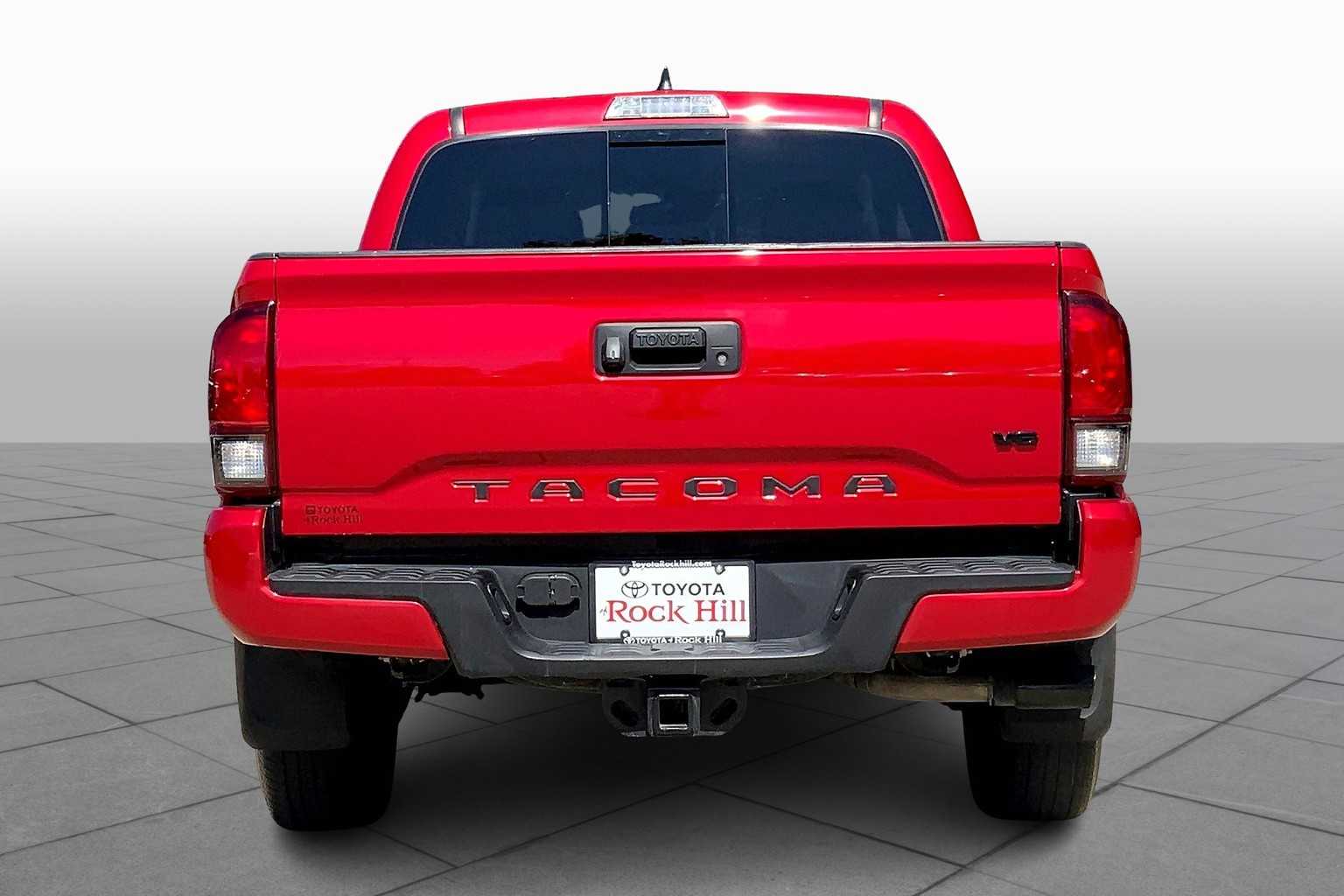 2022 Toyota Tacoma SR5 Double Cab V6 photo 3