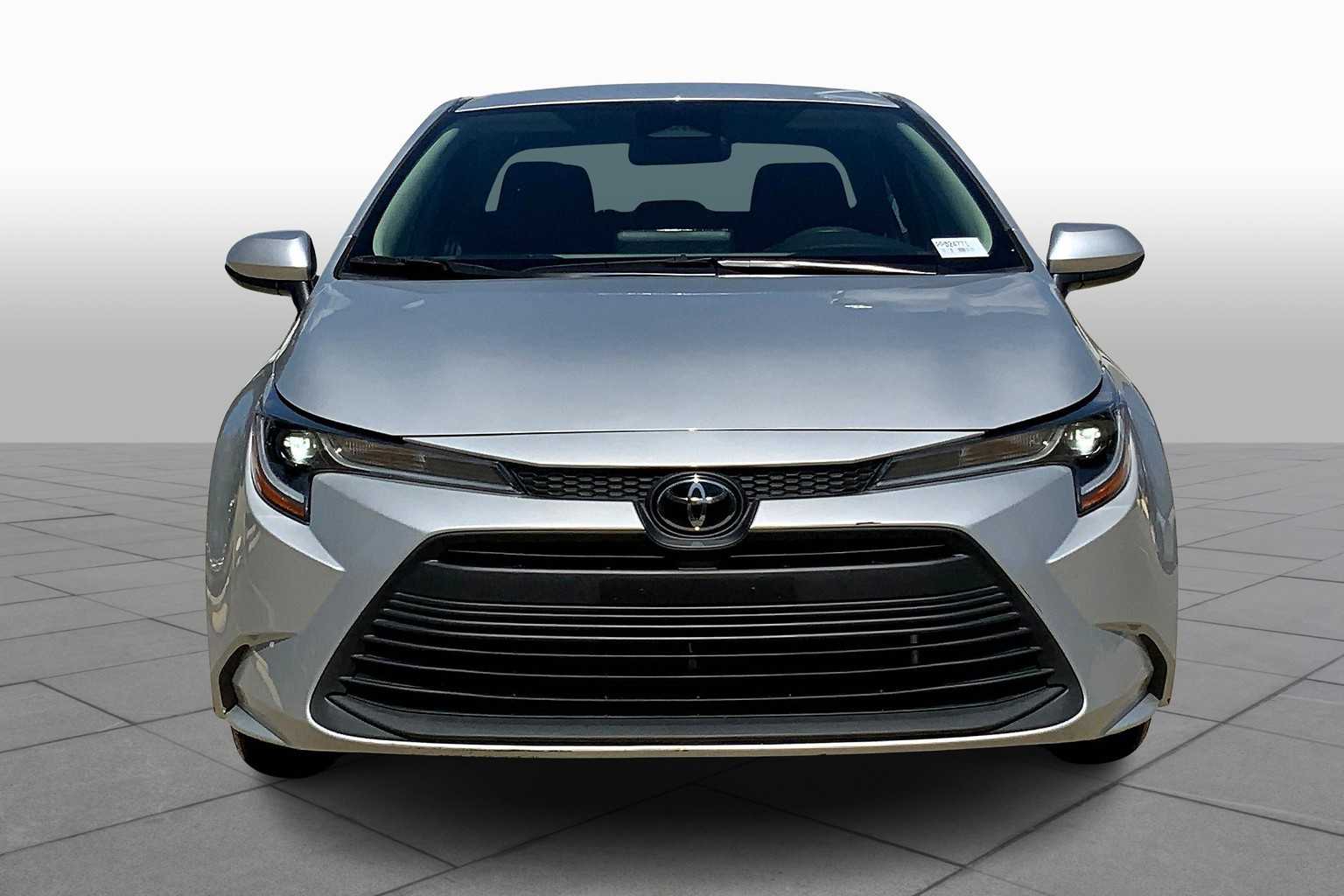2023 Toyota Corolla LE photo 2