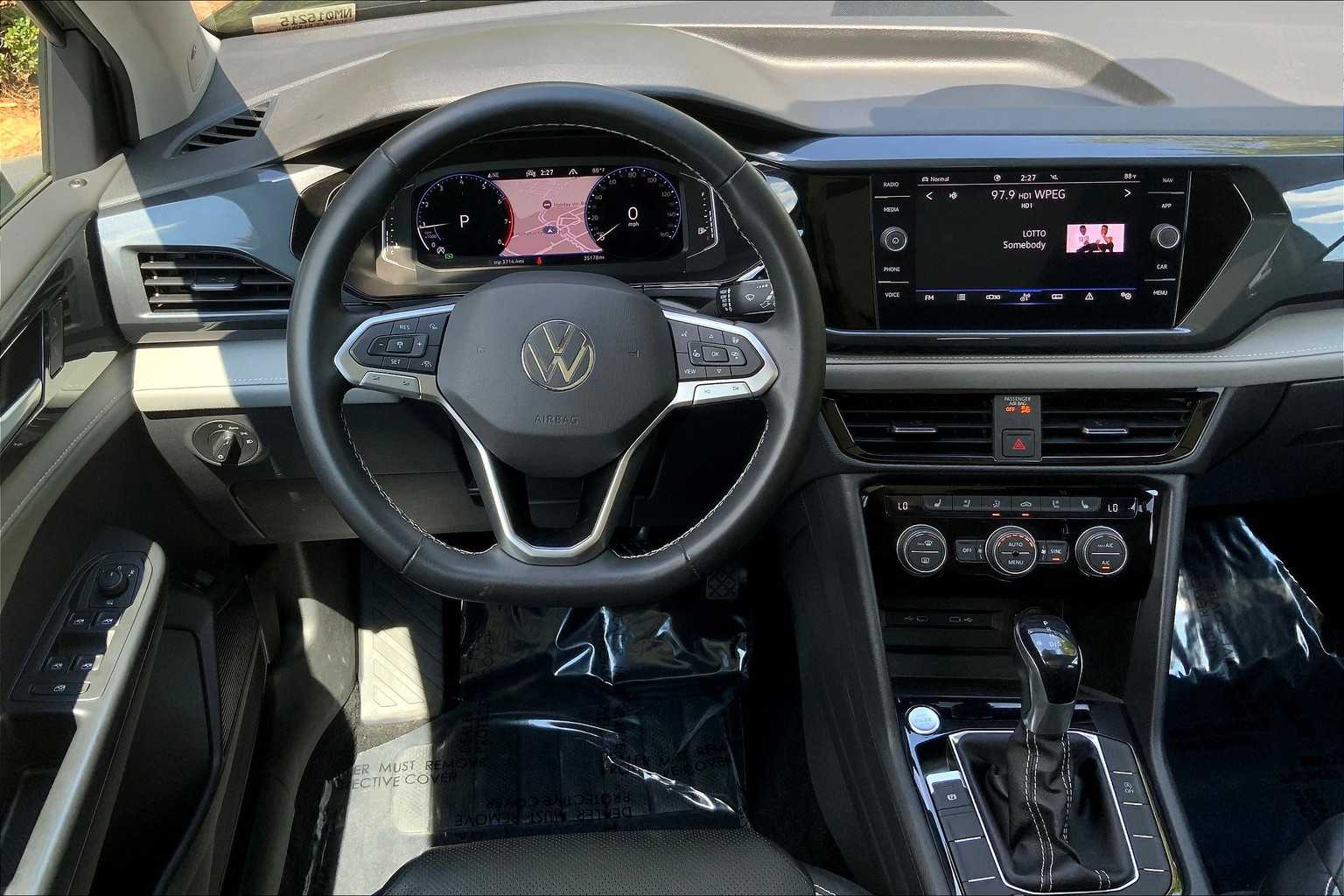 2022 Volkswagen Taos SEL photo 2