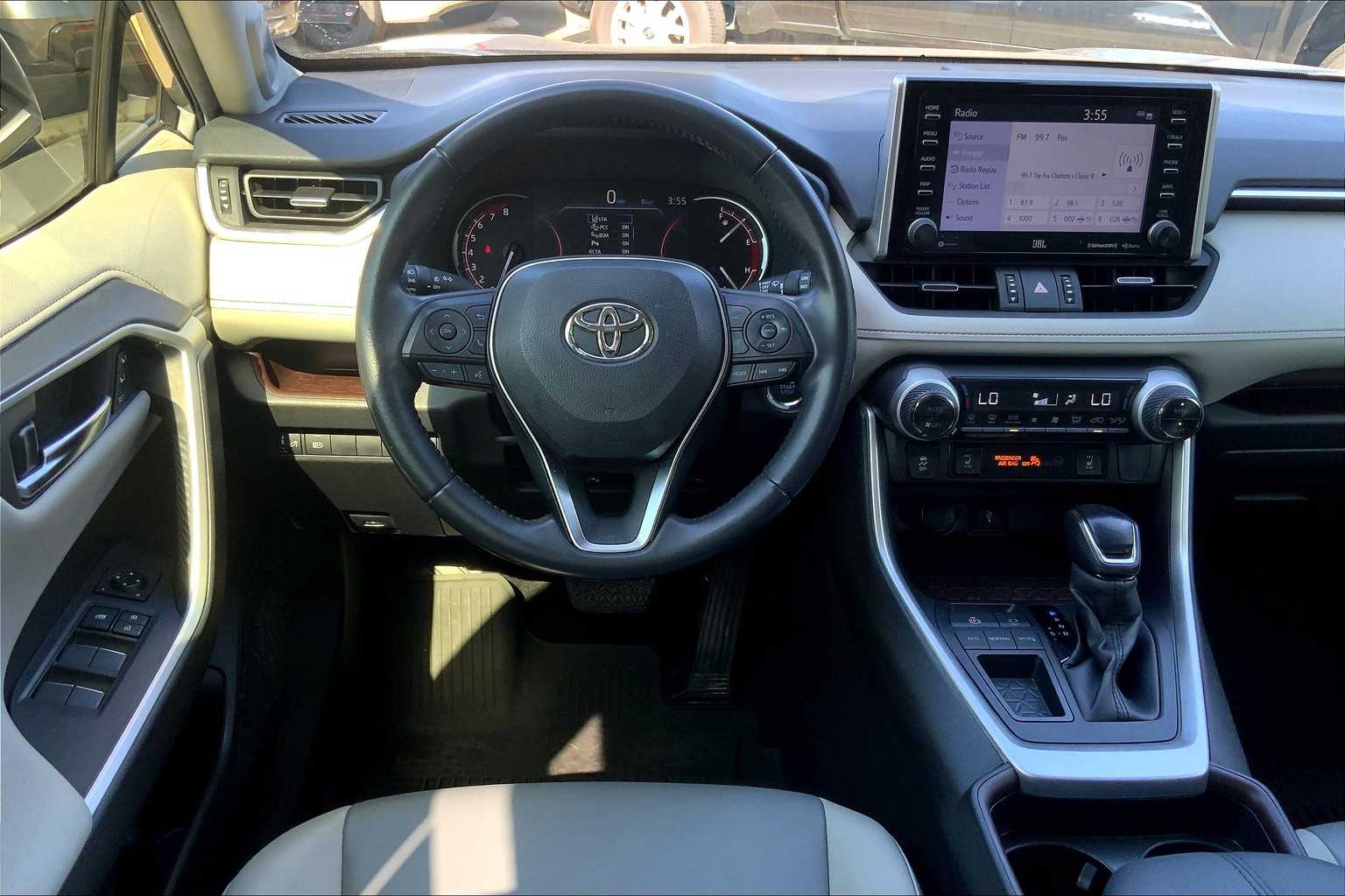 2021 Toyota RAV4 Limited photo 3