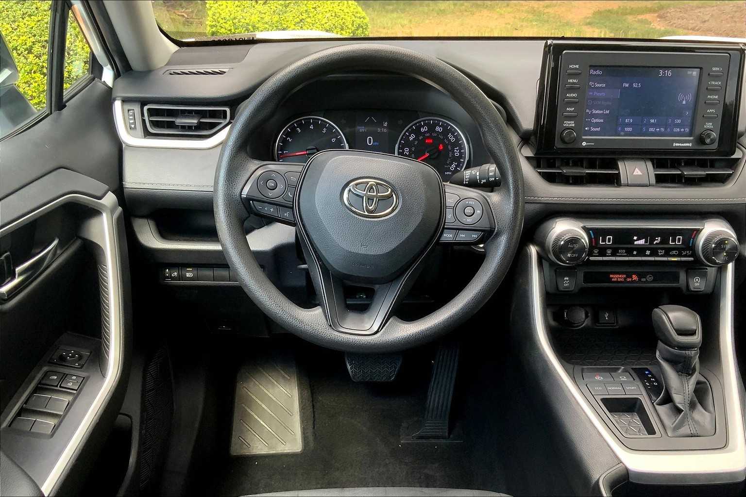 2022 Toyota RAV4 XLE photo 4
