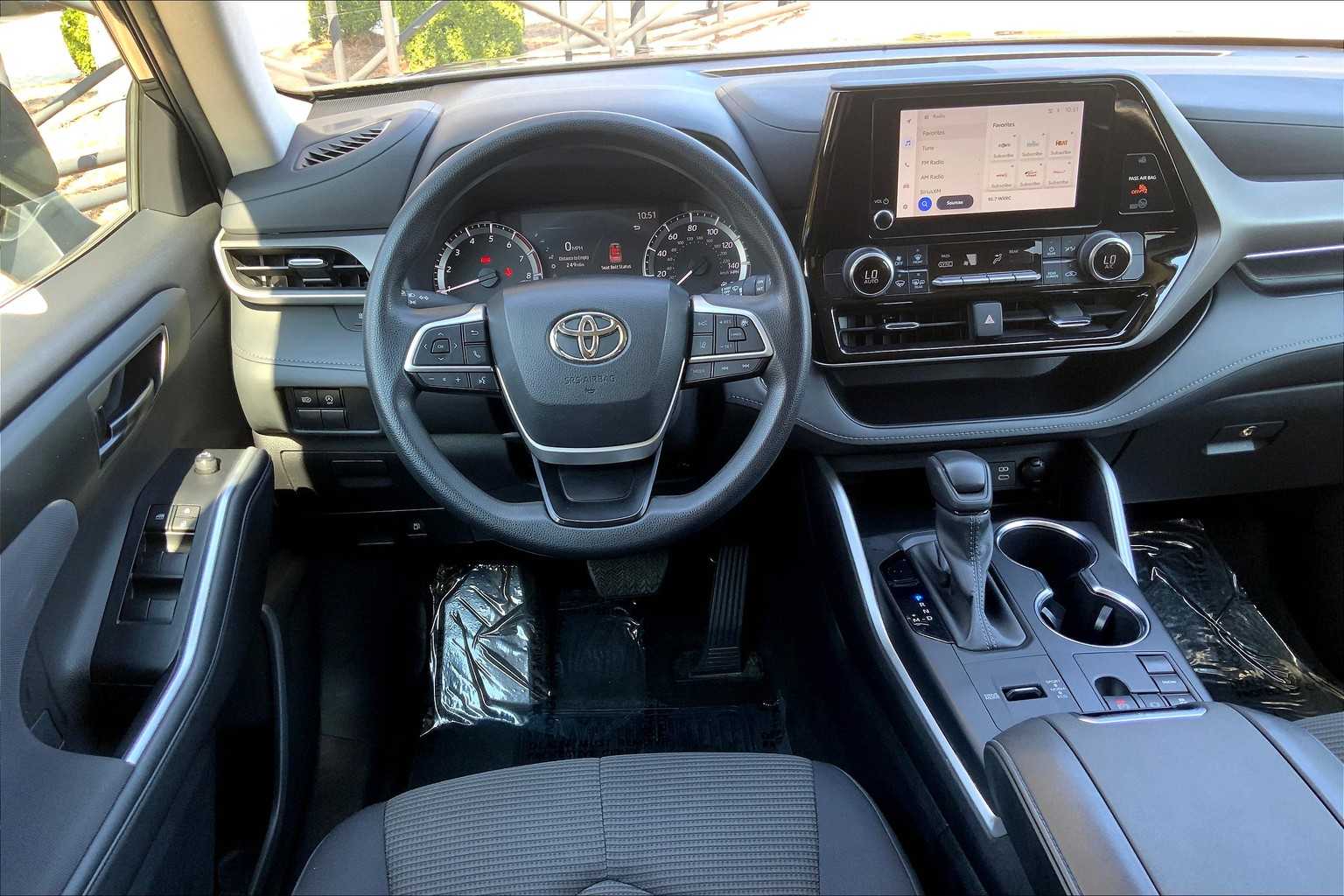 2023 Toyota Highlander L photo 4