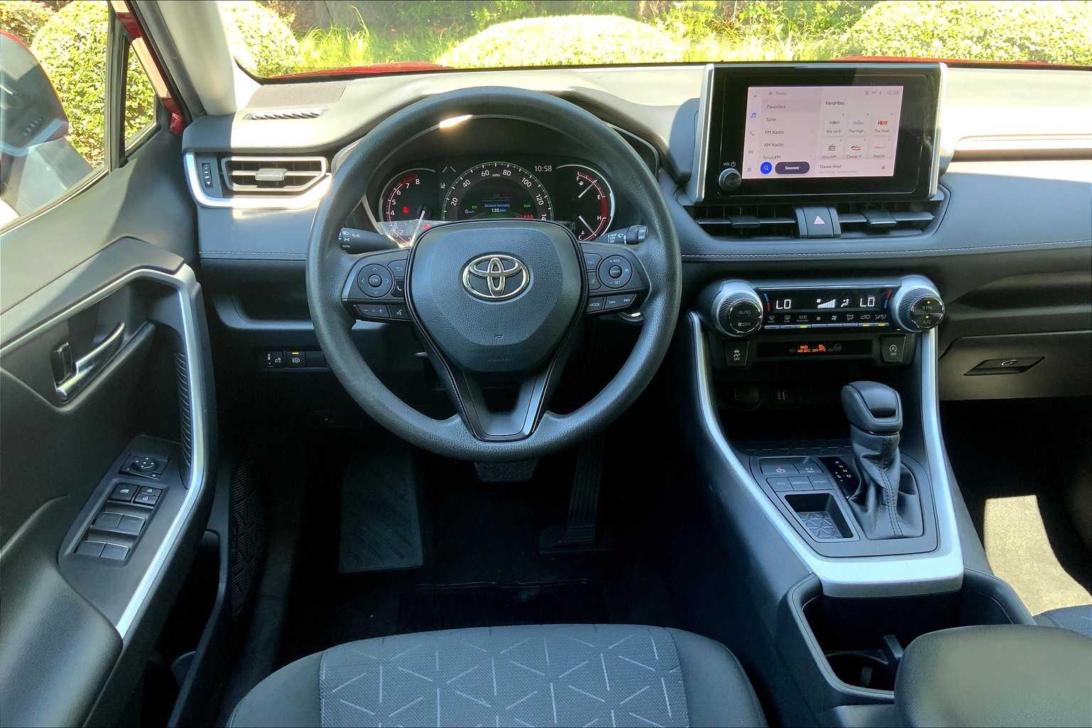 2023 Toyota RAV4 XLE photo 4