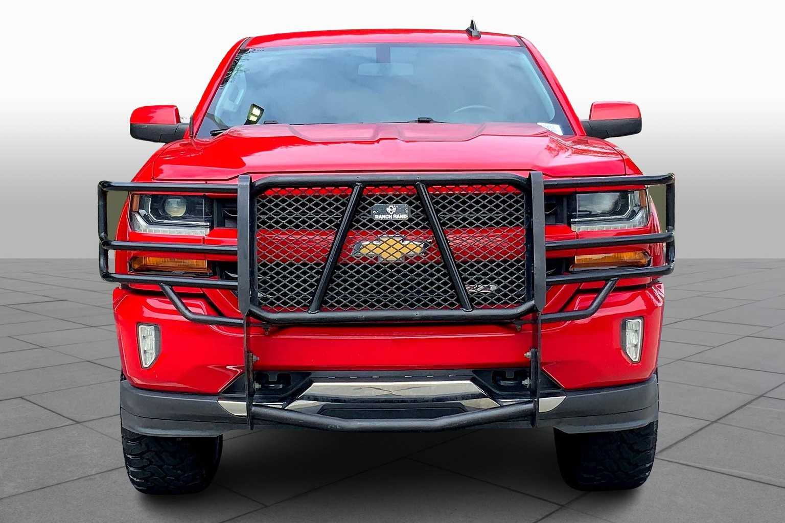 2017 Chevrolet Silverado 1500 LT photo 2