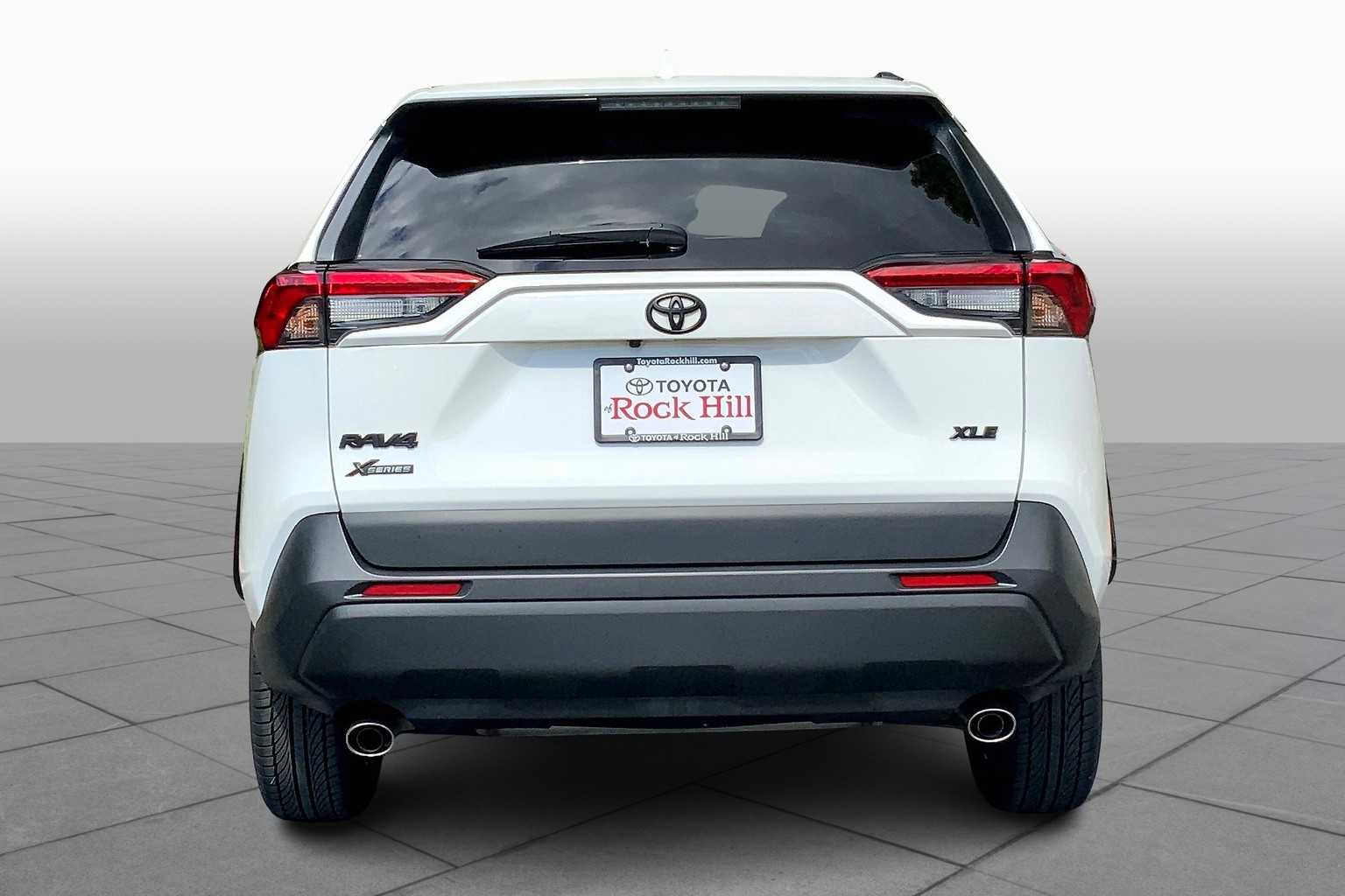 2022 Toyota RAV4 XLE photo 3