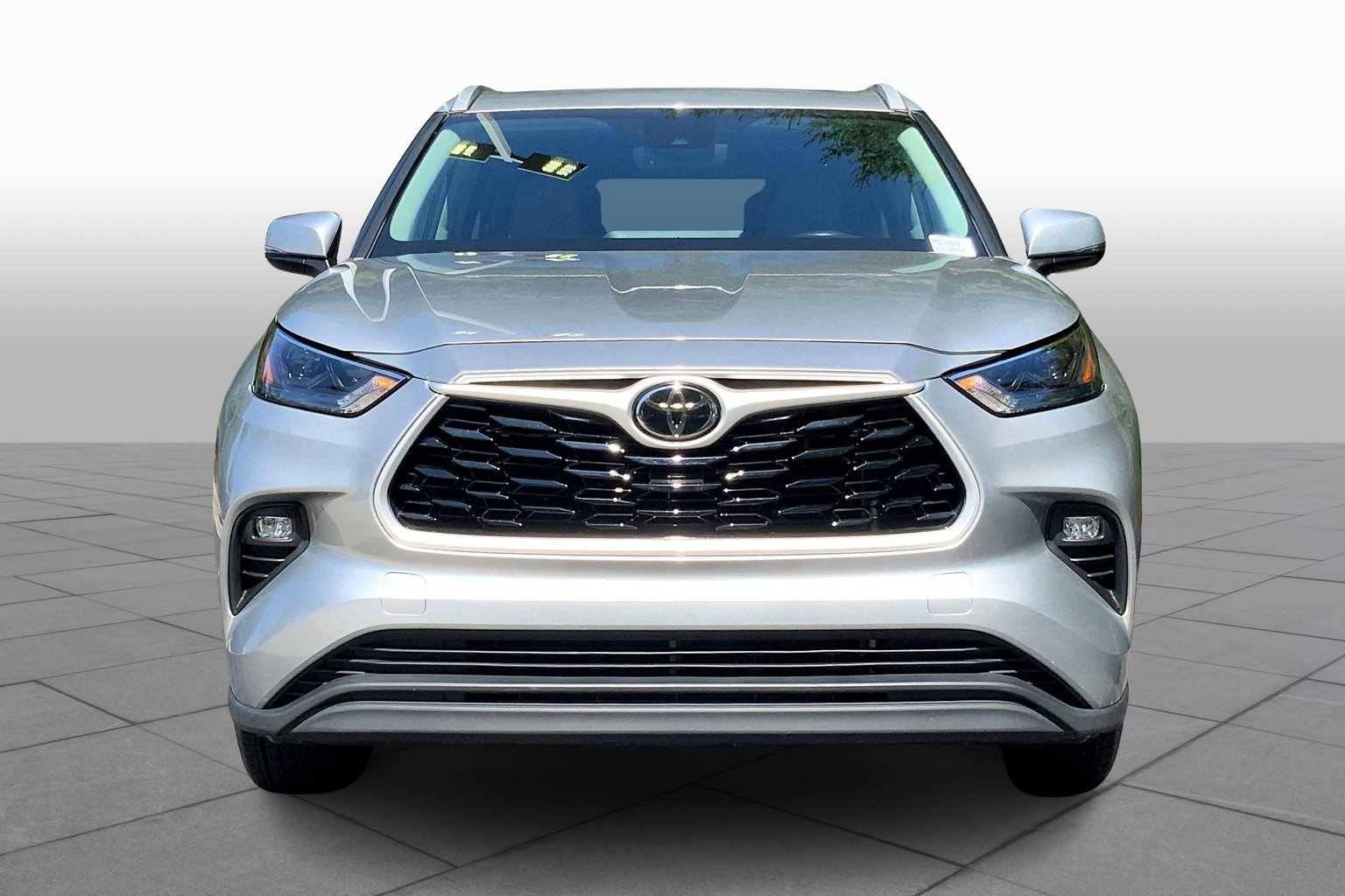 2023 Toyota Highlander XLE photo 2
