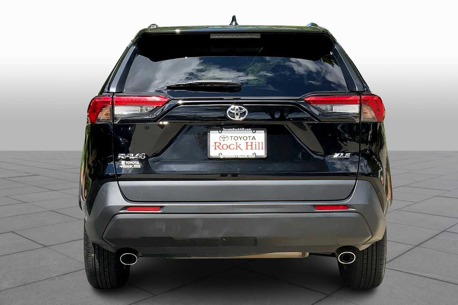 2023 Toyota RAV4 XLE photo 3