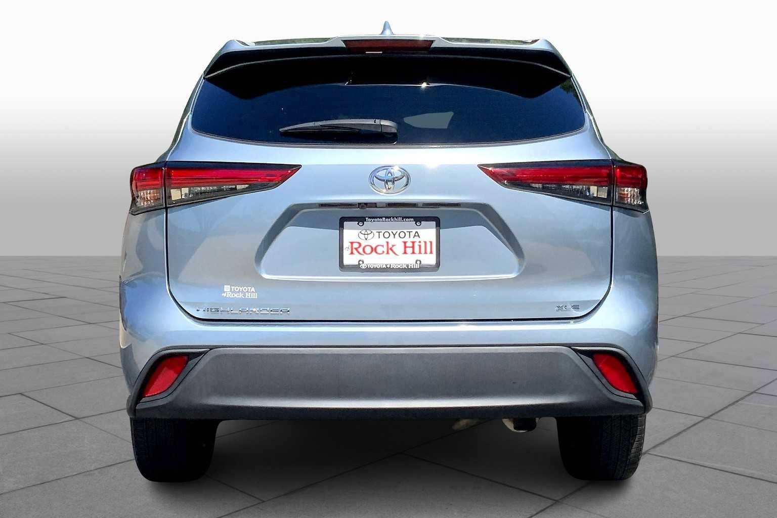 2023 Toyota Highlander XLE photo 3
