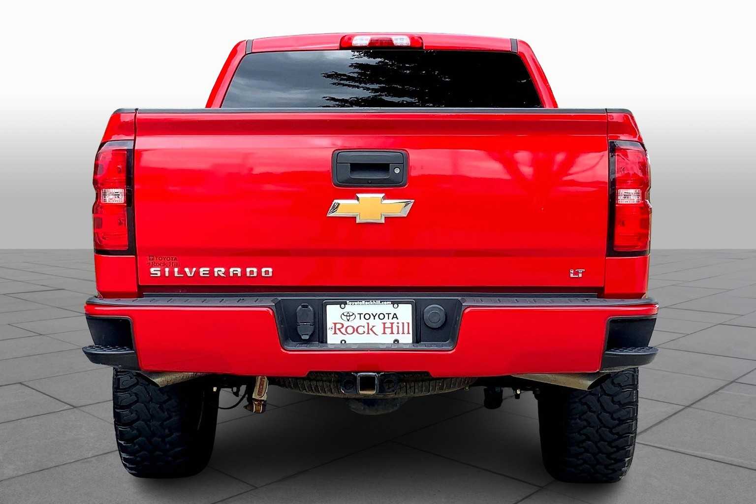 2017 Chevrolet Silverado 1500 LT photo 3