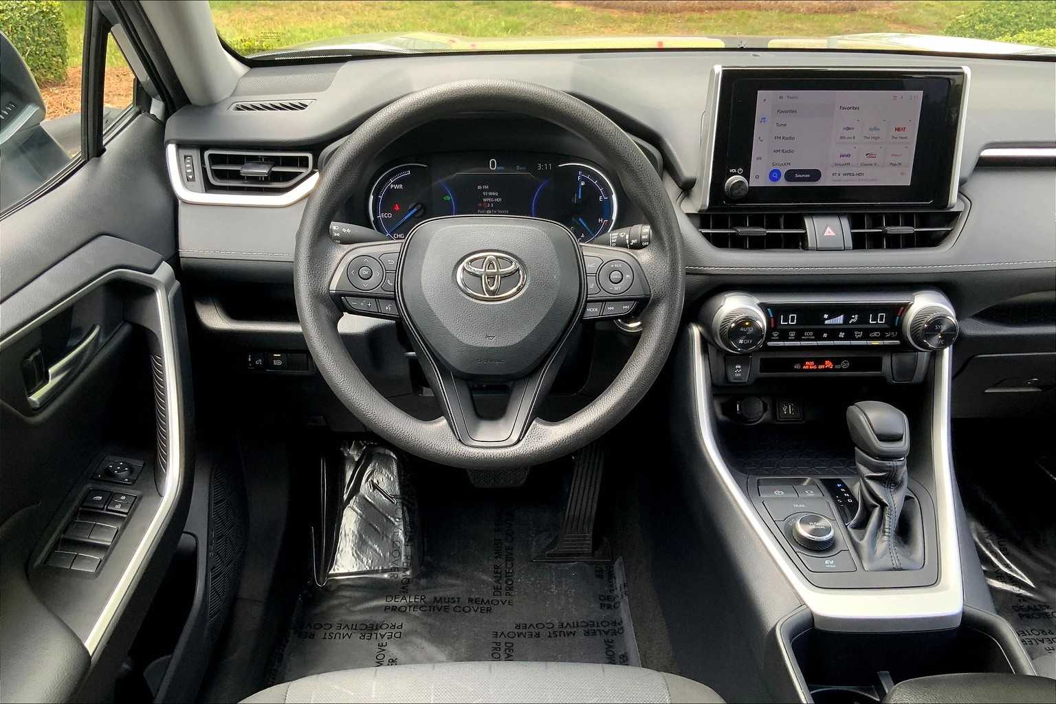 2024 Toyota RAV4 Hybrid XLE photo 4