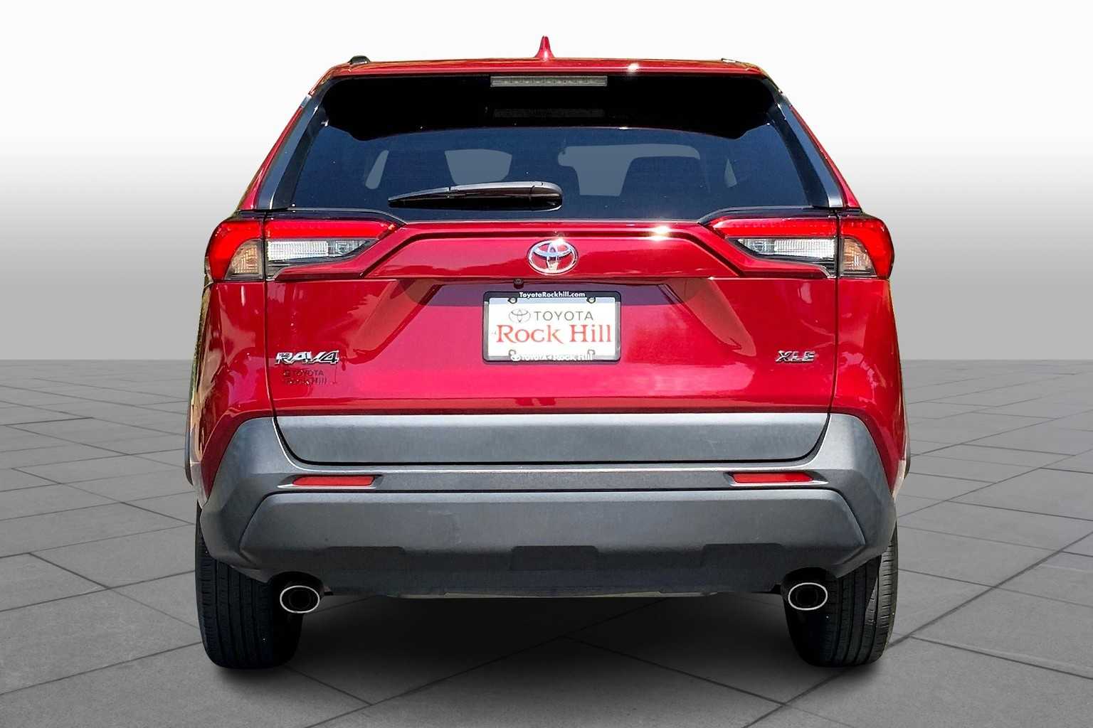 2023 Toyota RAV4 XLE photo 3