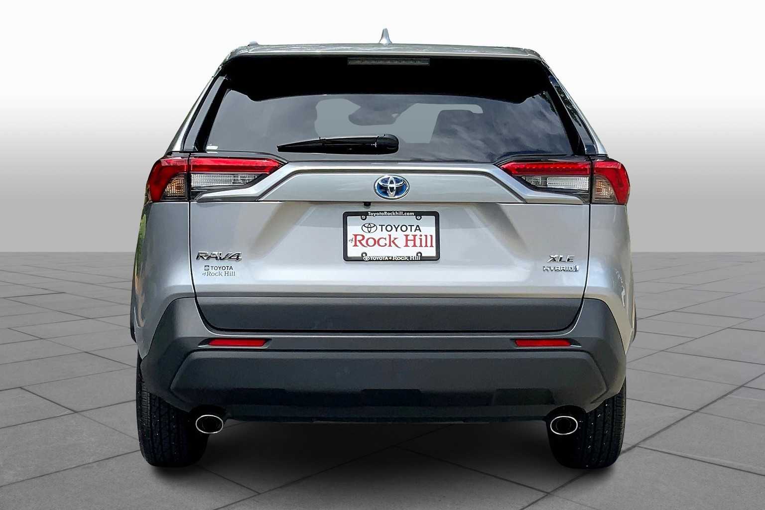2024 Toyota RAV4 Hybrid XLE photo 3