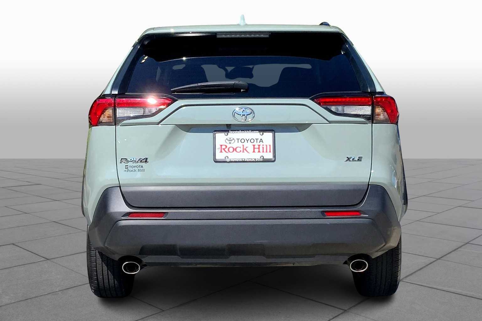 2023 Toyota RAV4 XLE photo 3