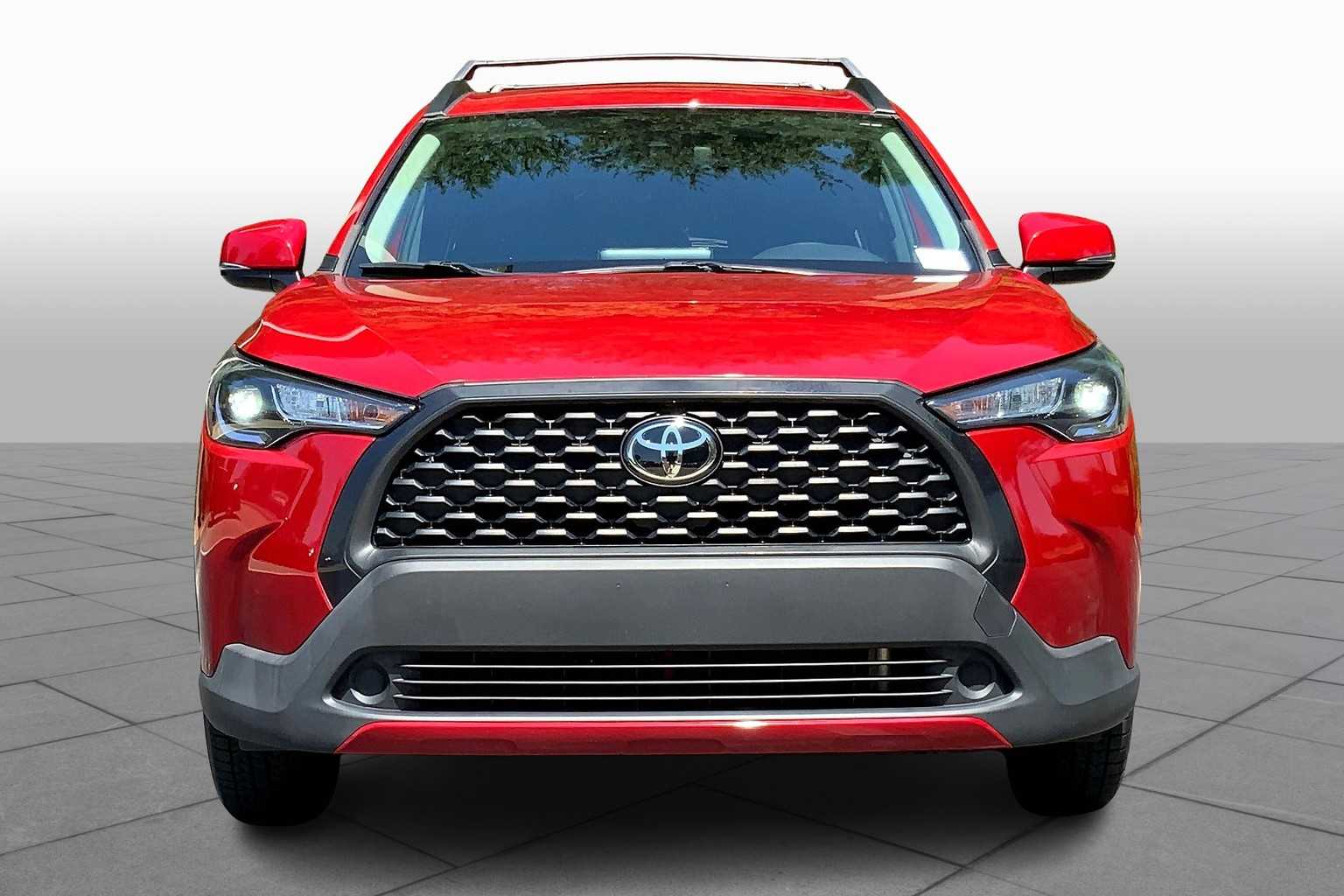 2022 Toyota Corolla Cross LE photo 2