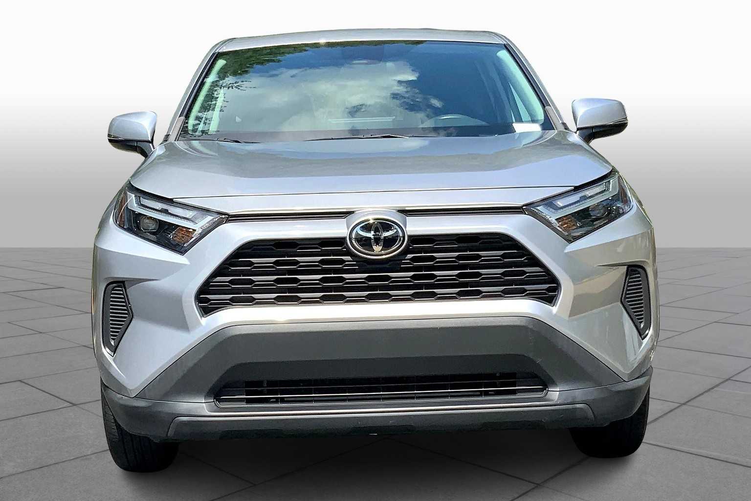 2023 Toyota RAV4 LE photo 2