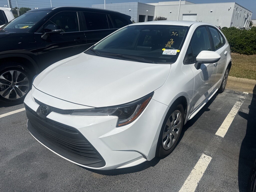2024 Toyota Corolla LE photo 3