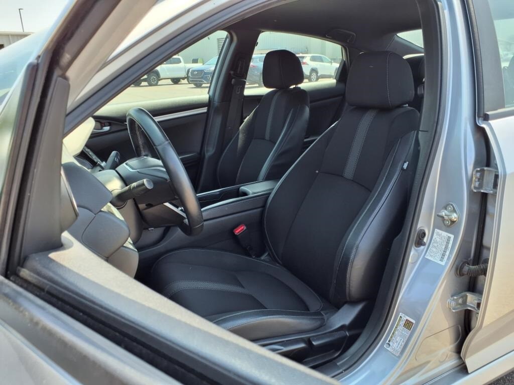 2019 Honda Civic Sport photo 3