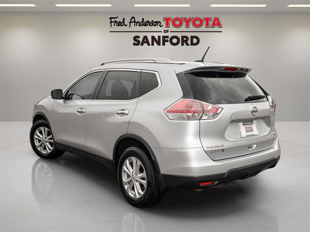 2016 Nissan Rogue SV photo 4