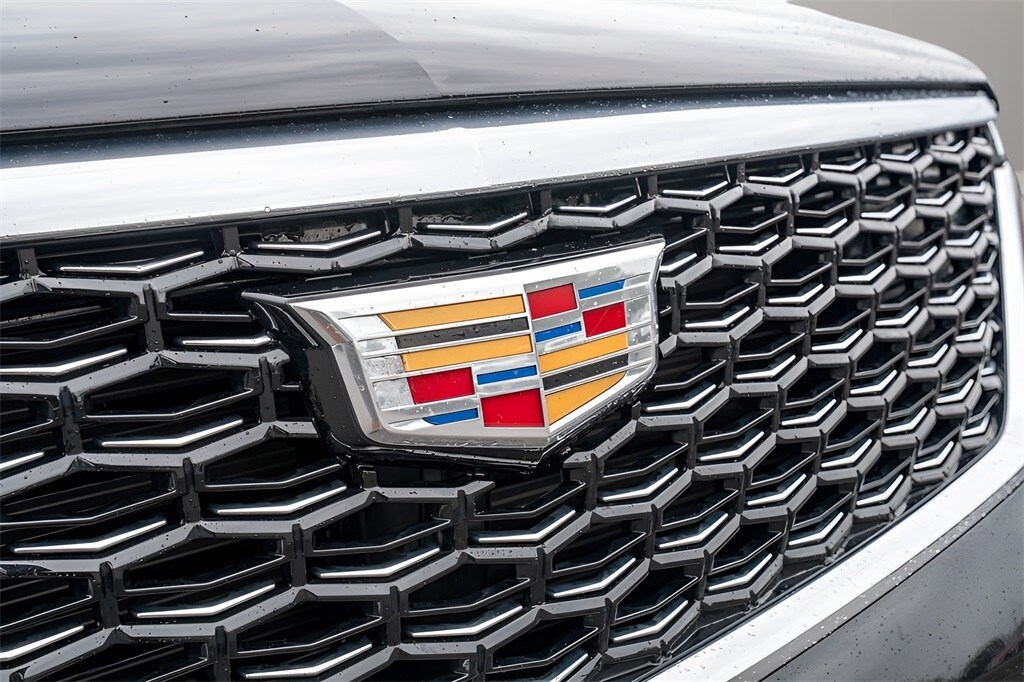 2024 Cadillac XT4 Premium Luxury photo 3