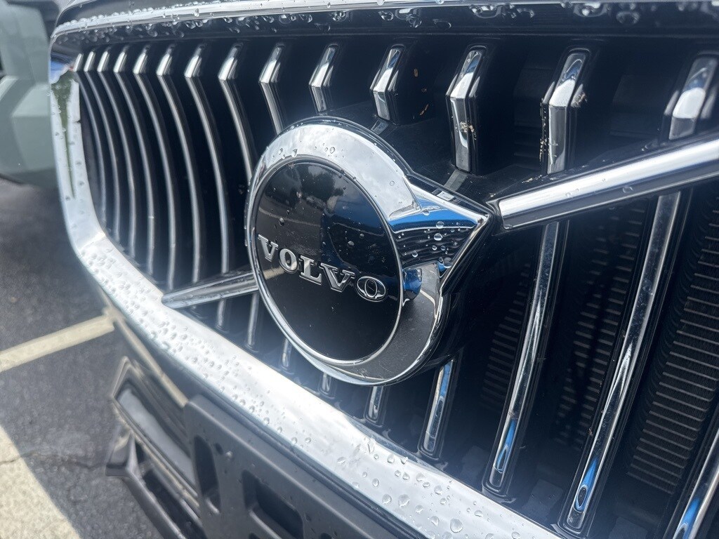 2022 Volvo XC90 T6 Momentum photo 4