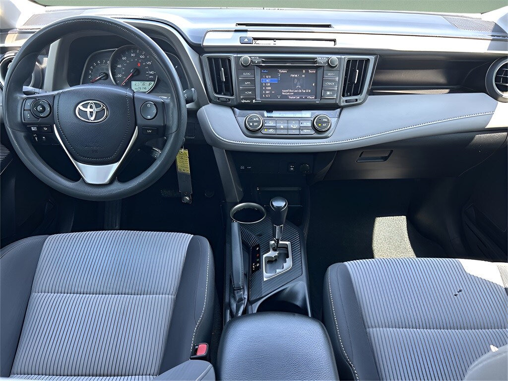 2014 Toyota RAV4 XLE photo 2