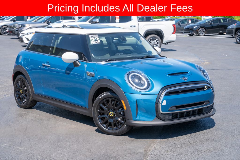 2023 MINI Hardtop Cooper SE's photo