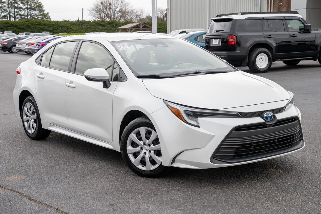 2025 Toyota Corolla LE's photo
