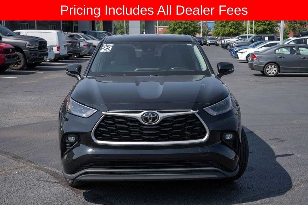 Used 2023 Toyota Highlander LE SUV