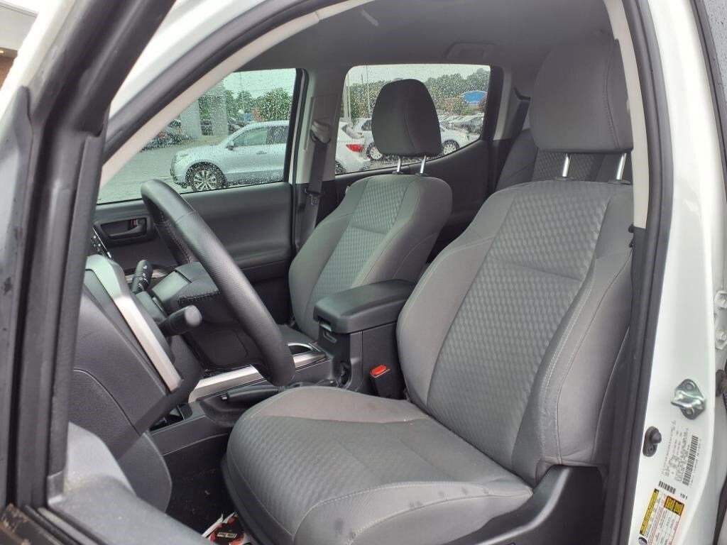 2023 Toyota Tacoma SR5 V6 photo 3