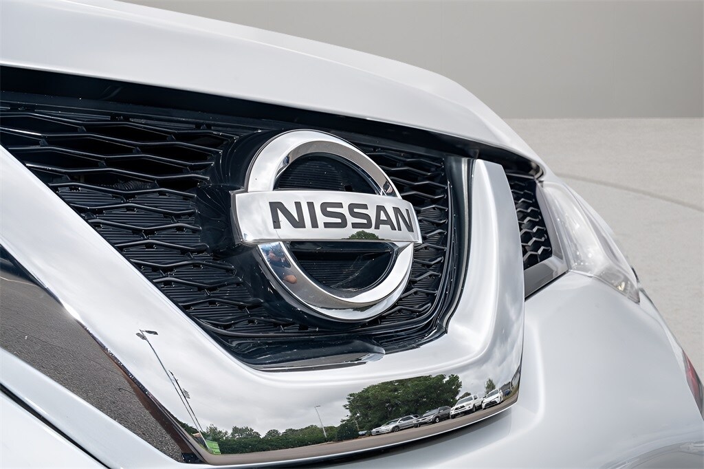 2016 Nissan Rogue SV photo 3
