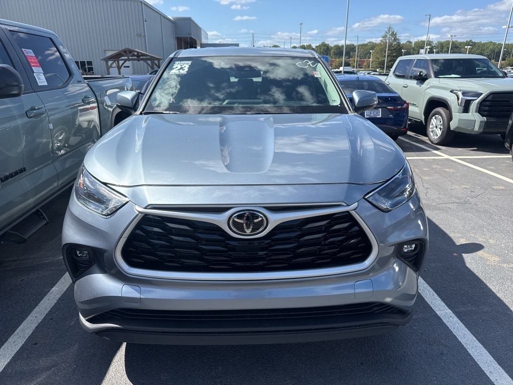 Used 2023 Toyota Highlander L SUV