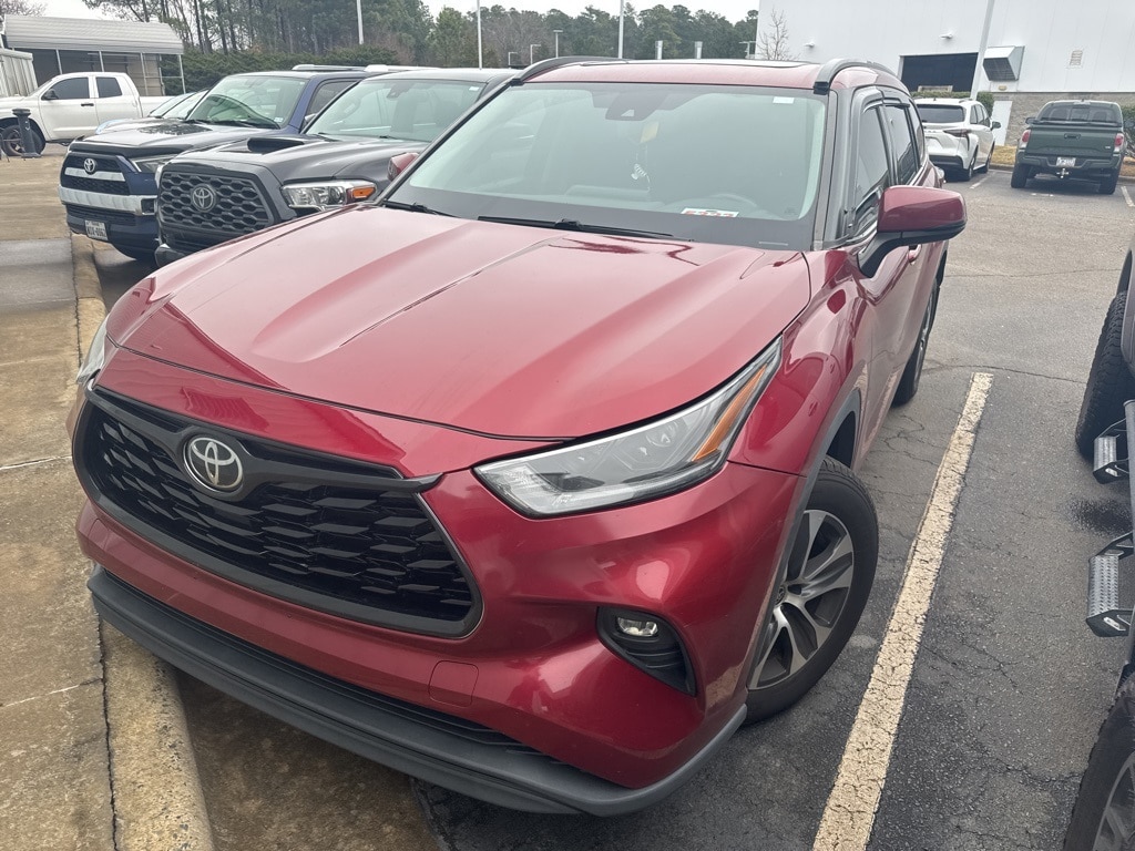 Used 2021 Toyota Highlander XLE SUV