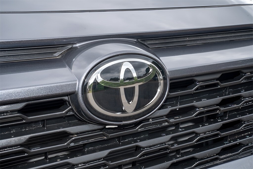 2024 Toyota RAV4 XLE Premium photo 3