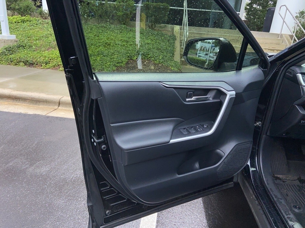 2022 Toyota RAV4 Hybrid XLE Premium photo 4