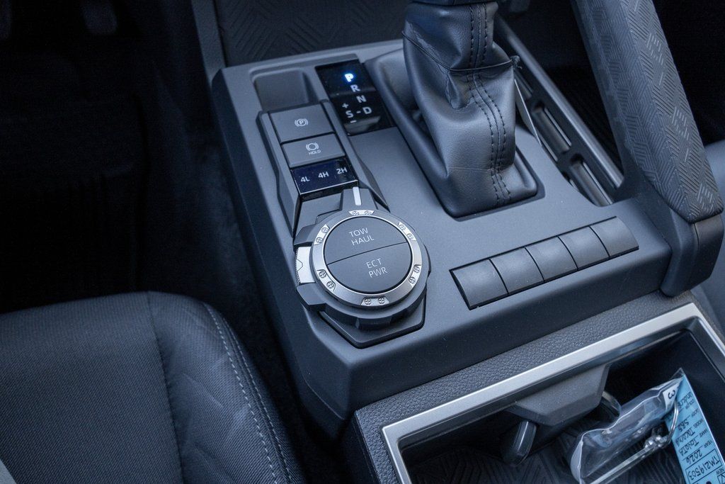 2025 Toyota Tacoma SR5 - Photo 15