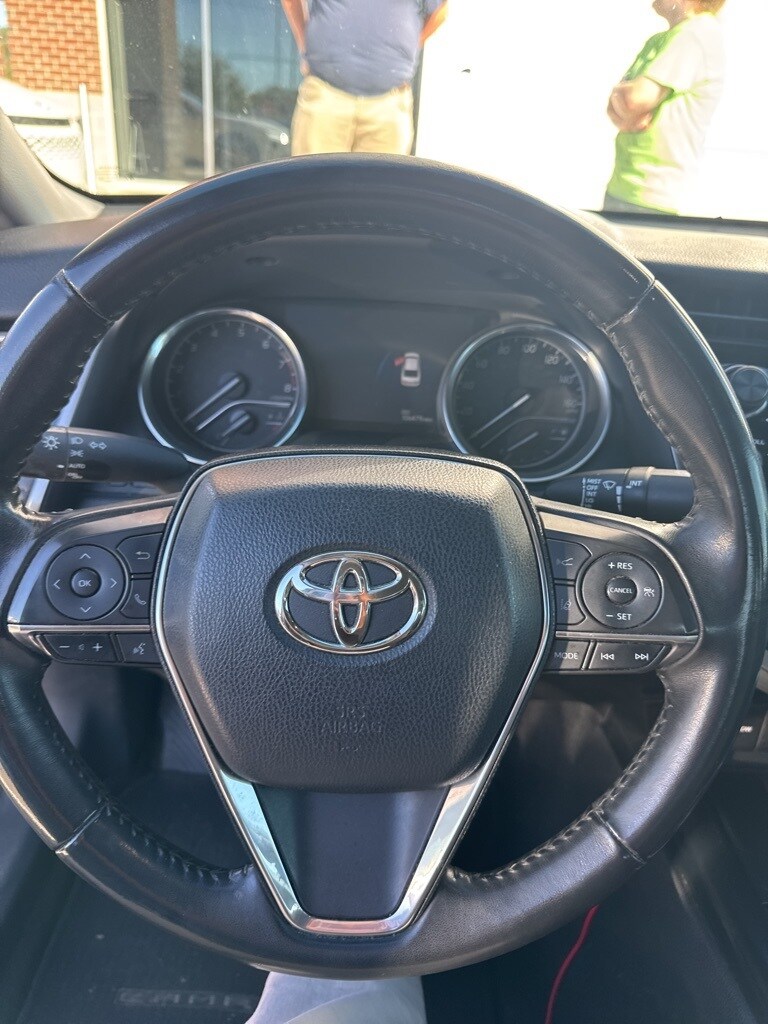 2018 Toyota Camry XLE photo 2