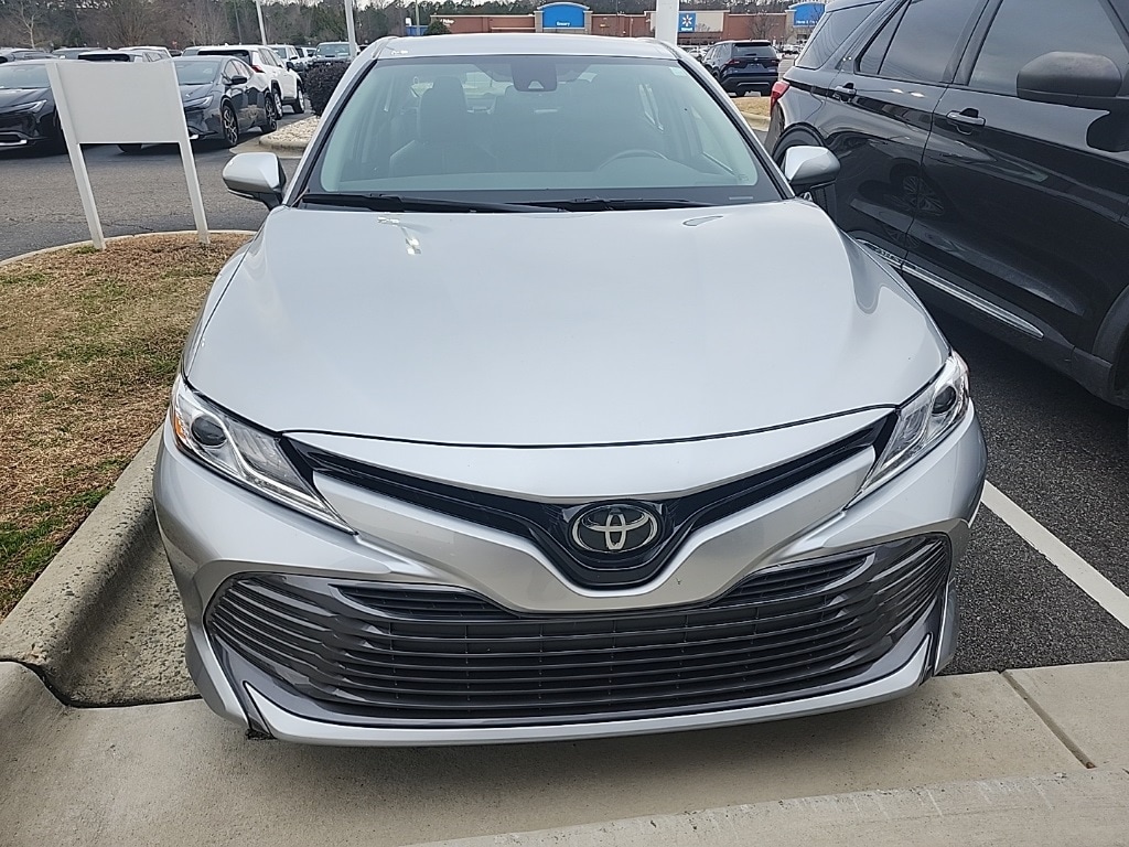 2019 Toyota Camry XLE's photo