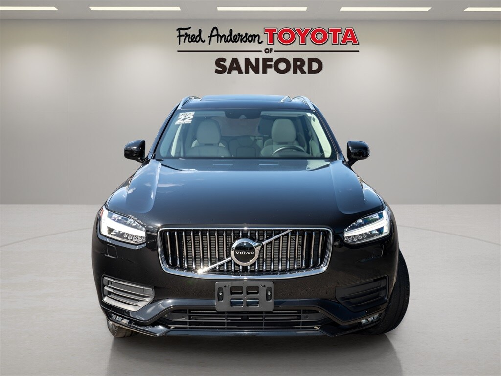 2022 Volvo XC90 T6 Momentum photo 2
