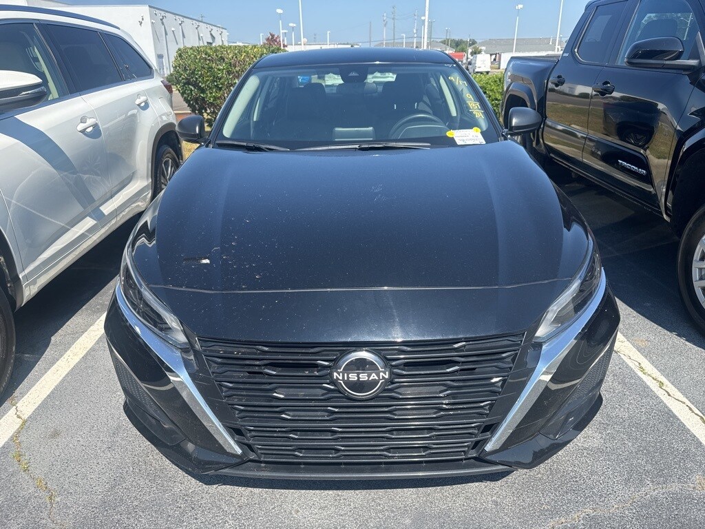 2024 Nissan Altima 2.5 SV photo 2