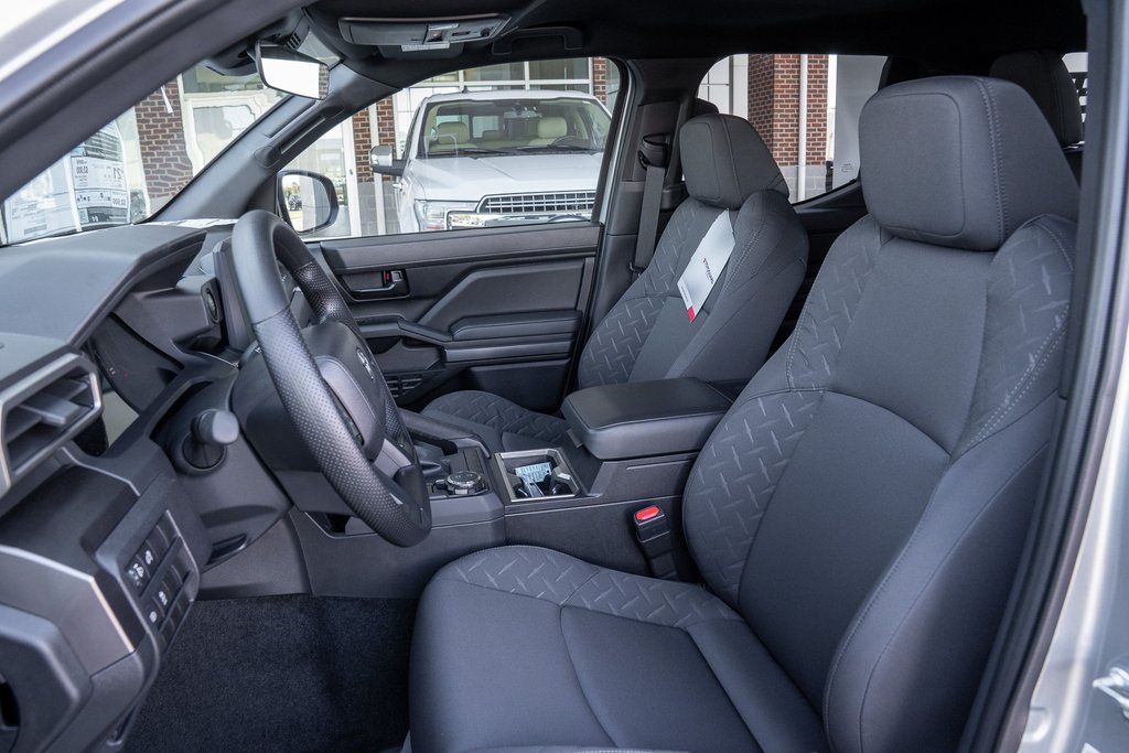 2025 Toyota Tacoma SR5 - Photo 10