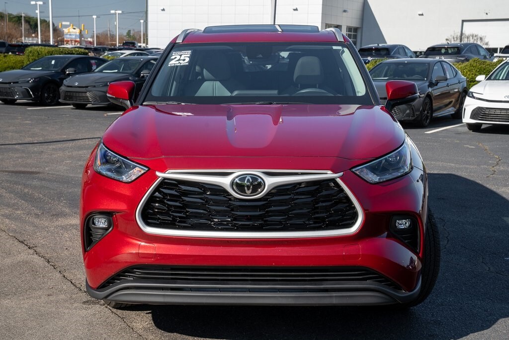2025 Toyota Highlander Hybrid XLE photo 2