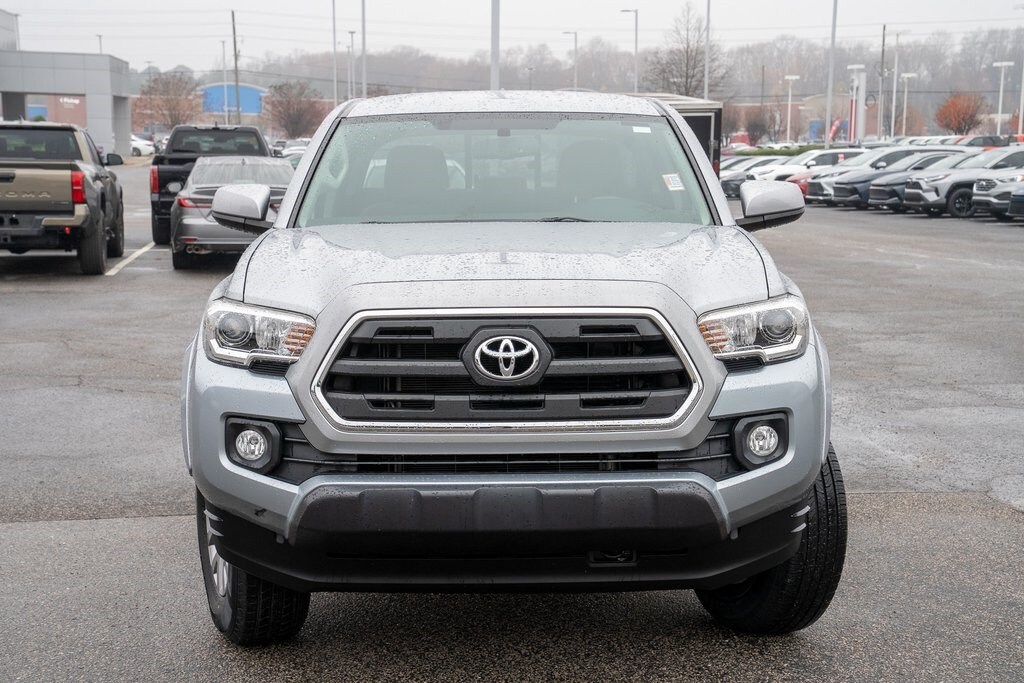 2017 Toyota Tacoma SR5 photo 2
