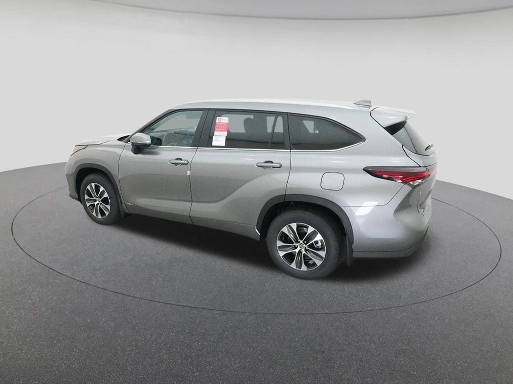 New 2026 Toyota Highlander Hybrid XLE SUV