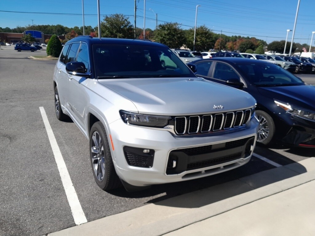 2024 Jeep Grand Cherokee Overland photo 2